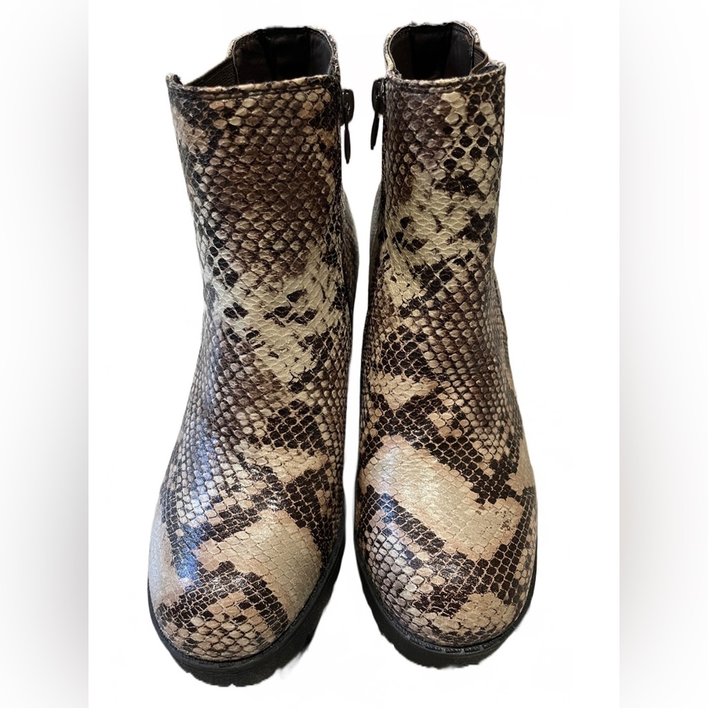 Wild vibe snake print Chelsea boot